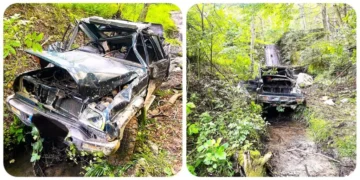 Autoturism căzut într-o râpă