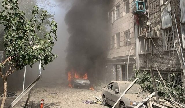 Mașini capcană detonate la Teheran