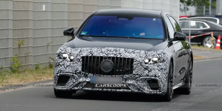 Mercedes-AMG pregătește o surpriză luminoasă pentru fanii S-Class