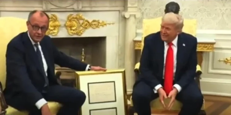 Cadoul primit de Trump de la Merz: „Caligrafia este cu adevărat senzațională”