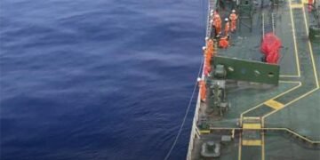 Un petrolier kuweitian salvează 40 de refugiați în Marea Mediterană, în drum spre Egipt