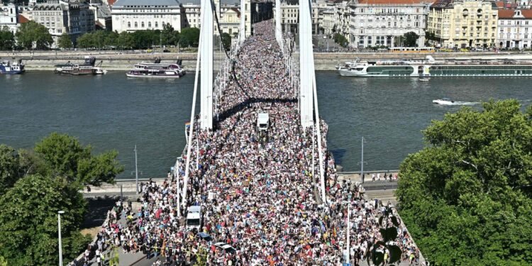 Budapesta: Marșul Pride interzis de guvernul Orban, dar susținut de 200.000 de oameni