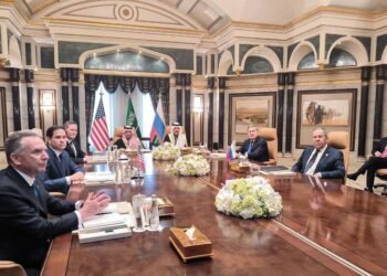 Rusia și Ucraina reiau negocierile directe la Istanbul: speranțe fragile pentru un acord de încetare a focului