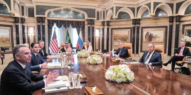 Rusia și Ucraina reiau negocierile directe la Istanbul: speranțe fragile pentru un acord de încetare a focului