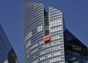 Percheziții la Société Générale în Franța și Luxemburg: suspiciuni de spălare de bani și fraude fiscale