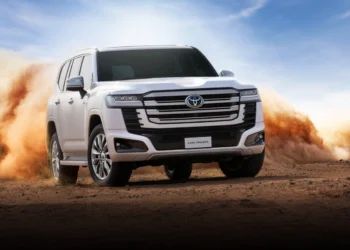 Toyota lansează primul Land Cruiser hibrid: 457 CP, performanță record și tehnologie de top