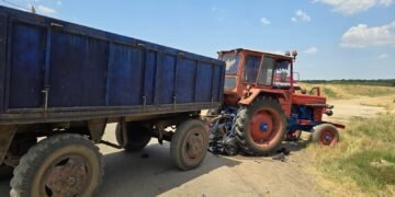 Motociclist de 17 ani, lovit de tractor. Nu a supraviețuit!