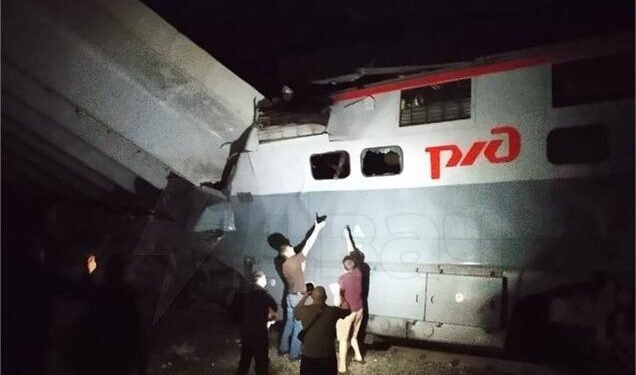 Pod căzut peste un tren