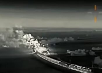 Ucraina lovește din nou în spatele liniilor rusești: un tren militar distrus într-un atac spectaculos cu drone