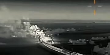 Ucraina lovește din nou în spatele liniilor rusești: un tren militar distrus într-un atac spectaculos cu drone