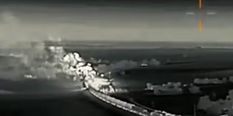 Ucraina lovește din nou în spatele liniilor rusești: un tren militar distrus într-un atac spectaculos cu drone