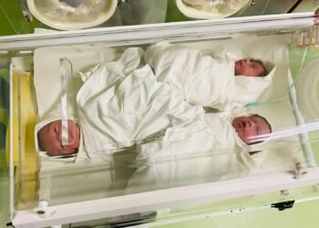 Miracol în triplu exemplar la Târgu Jiu: Trei fetițe s-au născut sănătoase dintr-o sarcină naturală rară