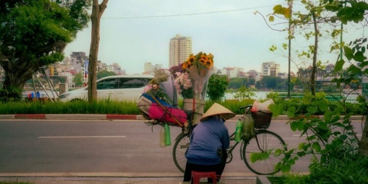 Zeci de provincii comasate, peste 79.000 de funcționari disponibilizați într-o reformă istorică