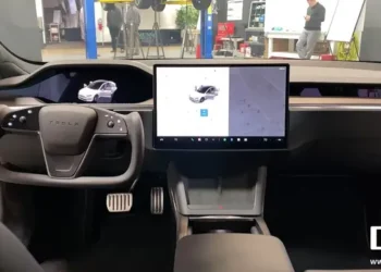 Tesla renunță la volanul semi-rotund pe Model S și Model X: disponibil doar contra cost pe varianta Plaid