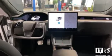 Tesla renunță la volanul semi-rotund pe Model S și Model X: disponibil doar contra cost pe varianta Plaid