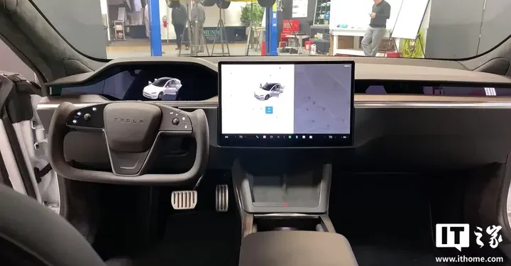 Tesla renunță la volanul semi-rotund pe Model S și Model X: disponibil doar contra cost pe varianta Plaid