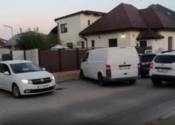 Gorjeni reținuți pentru cămătărie și șantaj. Polițiștii au ridicat bani, telefoane și documente