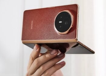 Honor lansează Magic V5, cel mai subțire telefon pliabil din lume