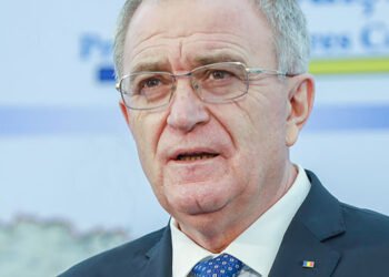 Luxul din spatele monopolului: Șeful Transgaz are o armată de secretare, consilieri și șoferi