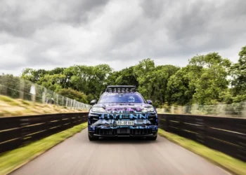 Noul Porsche Cayenne Electric stabilește recorduri și redefinește performanța SUV-urilor electrice