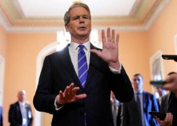 SUA impun noi sancțiuni împotriva unei rețele de contrabandă cu petrol iranian