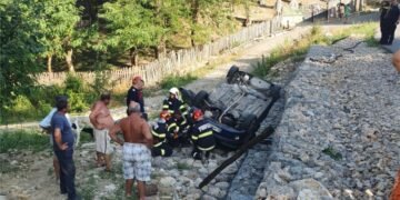 Tismana: Două persoane încarcerate, extrase în viață de echipajele de intervenție