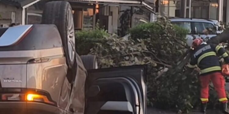 Patru mașini avariate, pe un bulevard din Craiova