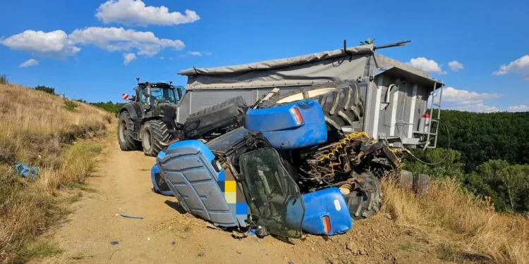 Tractor răsturnat, un băiat de 14 ani a murit