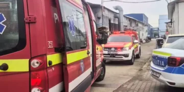 Un tânăr care monta panouri fotovoltaice a căzut de la înălțime