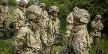 Danemarca introduce serviciul militar obligatoriu pentru femei