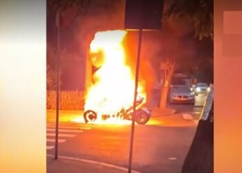 Craiova: ATV în flăcări, în mijlocul intersecției