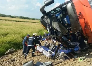 Un autobuz cu mineri s-a prăbușit. 13 oameni au murit