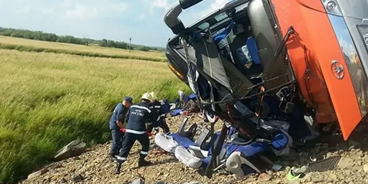 Un autobuz cu mineri s-a prăbușit. 13 oameni au murit