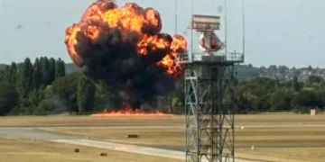 Londra: Un avion s-a prăbușit într-o „minge de foc”. Aeroportul rămâne închis până la noi ordine