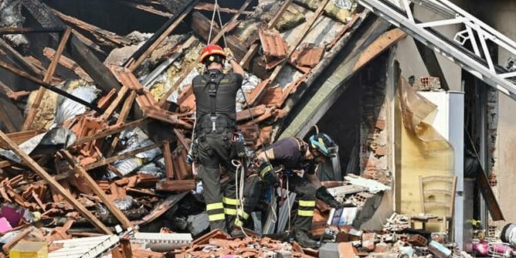 Un italian gelos pe o româncă a aruncat un bloc în aer