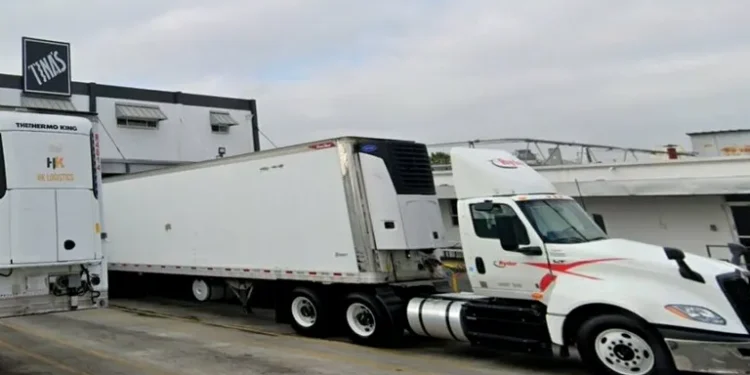 Muncitor de 19 ani, decedat după ce a căzut într-o mașină de tocat carne