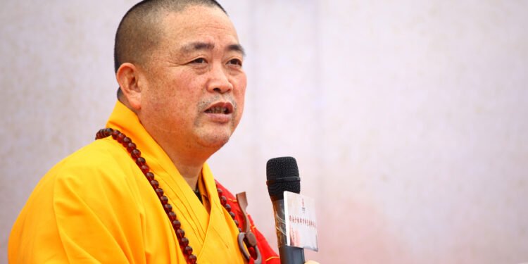 Abatele Templului Shaolin, anchetat pentru delapidare și relații neadecvate cu femei