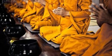 O femeie a sedus mai mulți călugări budiști și i-a șantajat pentru milioane de dolari