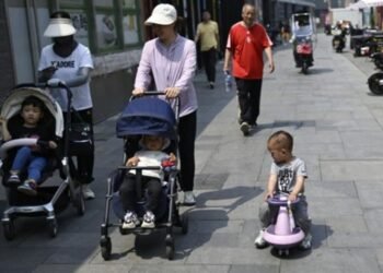 China alocă bani pentru stimularea natalității