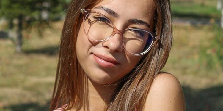 „Îmi doresc să fac bine, cât de mic e el”. Povestea Denisei Pătru, eleva din Motru care a urcat pe podiumul excelenței și visează să vindece cu sufletul