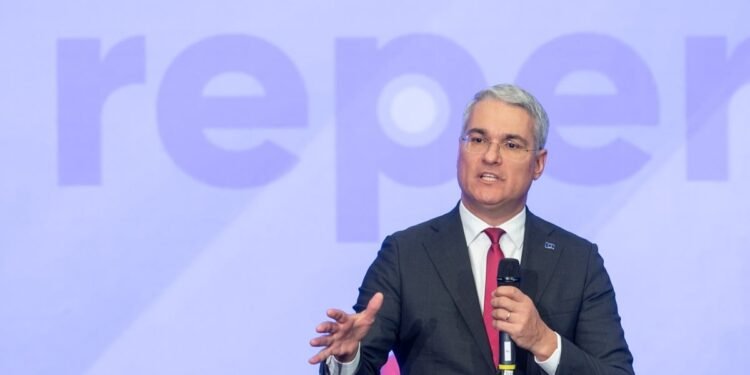 Cine conduce, de fapt, Guvernul Bolojan? Grindeanu aruncă bomba: „Pîslaru a venit cu lista de la Bruxelles!”