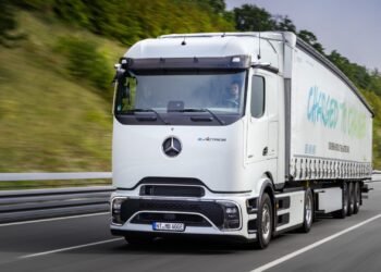 Daimler Truck face un nou pas spre transportul sustenabil: eActros 600 intră în operare pe rute de lungă distanță în Germania și Europa