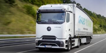 Daimler Truck face un nou pas spre transportul sustenabil: eActros 600 intră în operare pe rute de lungă distanță în Germania și Europa
