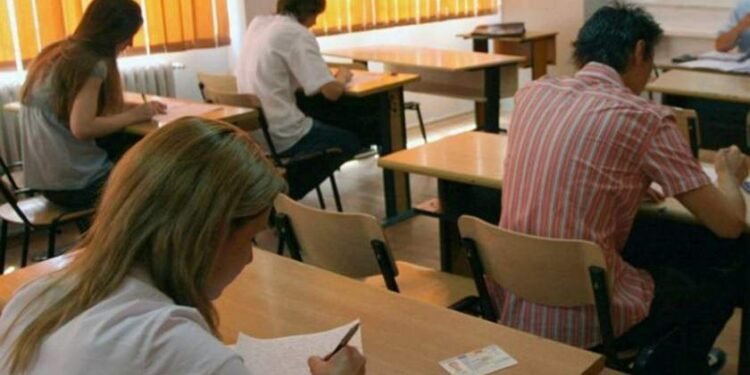 Gorj: Profesori anchetați pentru fraudă, un fost director a fugit din centru, poliția a intervenit după apelul unui inspector