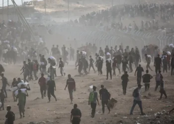 Cel puțin 30 de palestinieni uciși în nordul Gazei în timp ce așteptau ajutoare umanitare. Alte sute au fost răniți