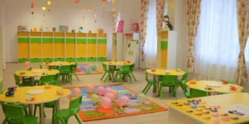 Angajata unei grădinițe din Franța a agresat sexual 9 copii