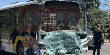 Două autobuze care duceau turiști la plajă s-au ciocnit