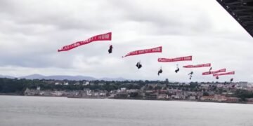 Protest spectaculos Greenpeace, zece activiști au fost arestați