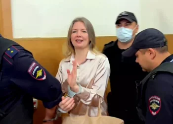 Jurnalistă rusă condamnată la 12 ani de închisoare pentru colaborare cu mișcarea Navalnîi și criticarea armatei