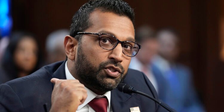 🔍 „Revoluția culturală” din FBI sub Kash Patel: loialitatea față de stat, înlocuită cu loialitatea față de șef